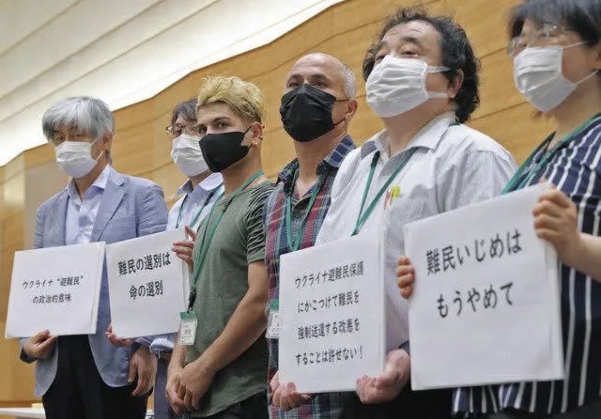 shota201907's tweet photo. ぶっちゃけさ

難民いじめとか訴えて
嫌な思いをしているのであれば
まず母国に帰った方がいいのでは？

どうせ飛行機できたんでしょ？
国民は帰国を求めてます。 https://t.co/qF3TbBZJug
