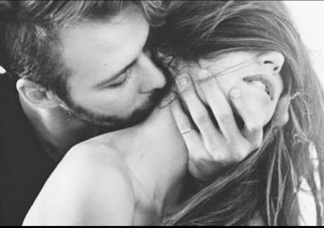 Matt_R_Wright's tweet photo. Neck kisses 😈 https://t.co/GNILd23ueE