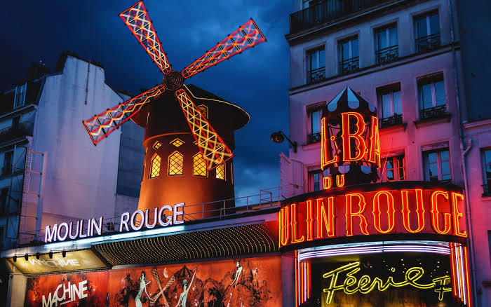 EspaceFrancais's tweet photo. #6octobre 1889 : Ouverture du Moulin Rouge à Paris.
Cabaret parisien fondé en 1889 par Joseph Oller et Charles Zidler. Son style et son nom ont été imités et empruntés par d'autres cabarets dans le monde entier.
#MoulinRouge #Paris #Montmartre #Olympia #Cabaret #Spectacles https://t.co/qdQhpm6XdO