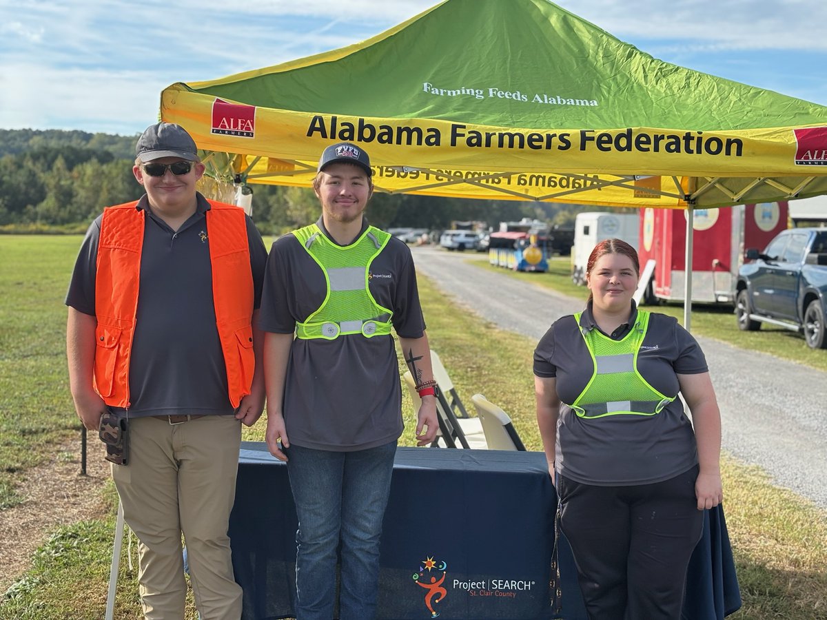 sccboe's tweet photo. Project SEARCH interns Brody (MHS), Kenneth (MHS) &amp; Savannah (AHS), with Ms. Hammonds, volunteered at the 3rd Annual St. Clair County Fair, greeting guests &amp; guiding them to parking! Thank you for giving back! 🎡 
#EquipEnrichEncourage | #StClairCountySchools https://t.co/IDEyY5kFYt