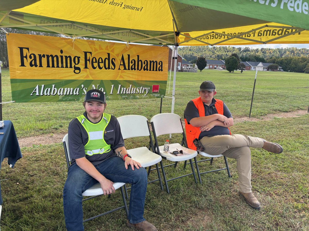 sccboe's tweet photo. Project SEARCH interns Brody (MHS), Kenneth (MHS) &amp; Savannah (AHS), with Ms. Hammonds, volunteered at the 3rd Annual St. Clair County Fair, greeting guests &amp; guiding them to parking! Thank you for giving back! 🎡 
#EquipEnrichEncourage | #StClairCountySchools https://t.co/IDEyY5kFYt