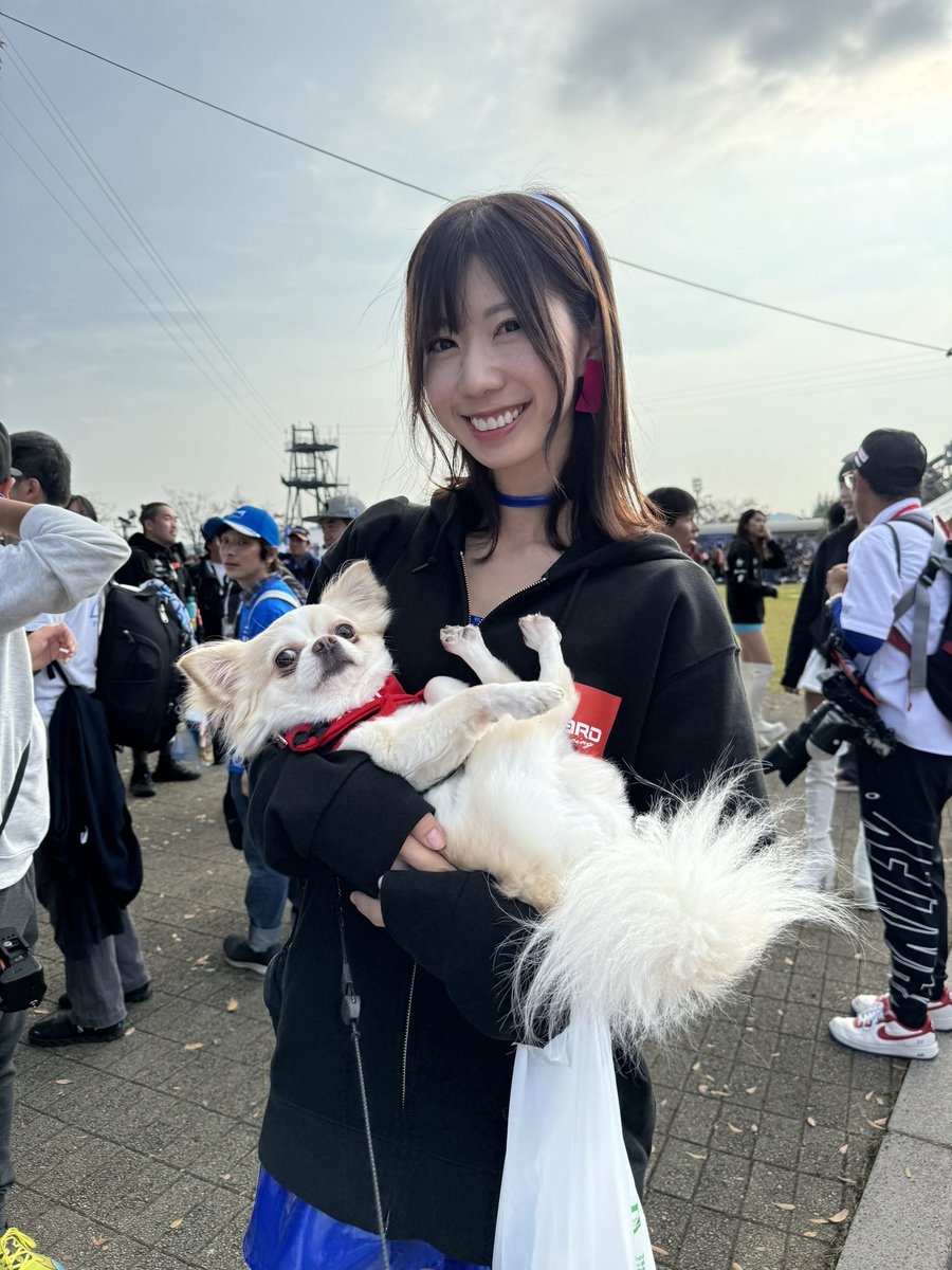 38KeePer_CERUMO's tweet photo. 今日ってちむちむの日なの？
知らなかった。
上げない訳にはいかないよね☺️
今まで色々なちむ目線もらってるけれど1番嬉しかったちむ目線
少し前の写真ですが😅
GTでは二年ぶりに茂木に行くのでまた家の知英を抱っこして欲しいな。

生田ちむさん(@1224chimu) 
#ちむの日
#WAKO'S GIRLS https://t.co/zP85xfP3IJ