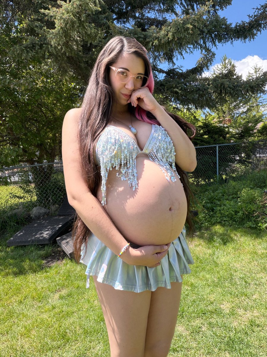rayofthejungle's tweet photo. 51 weeks pregnant and still making movies https://t.co/eE61bxGGtR