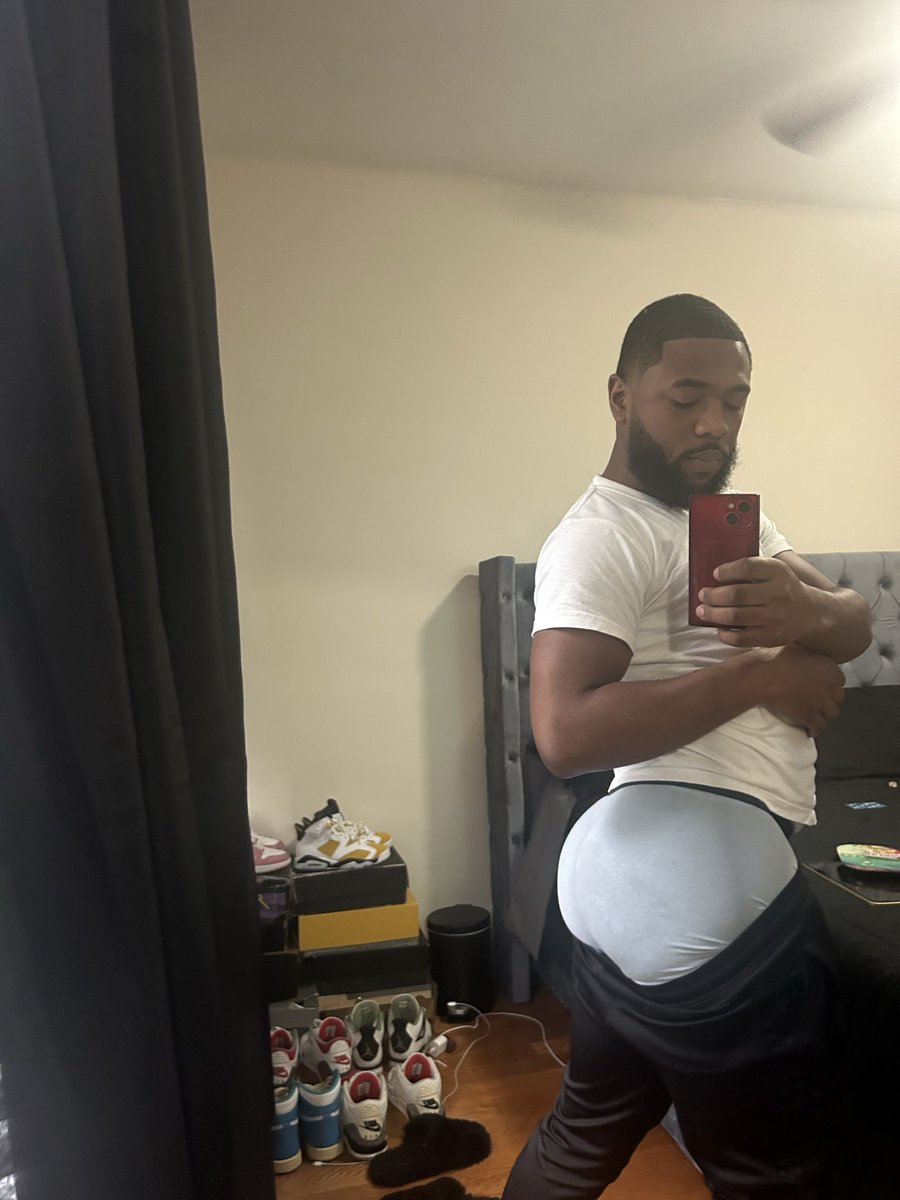 Its1Nahsir's tweet photo. Yeah , I know 🍑 https://t.co/EMG7EeabBY