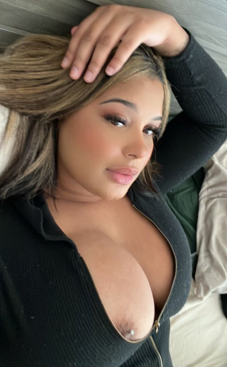madyannn's tweet photo. I’m bored  and horny ,who tryna link. HMU to book😘
#satx #satxmeets #satxfreaks https://t.co/eitRd3Tj9W