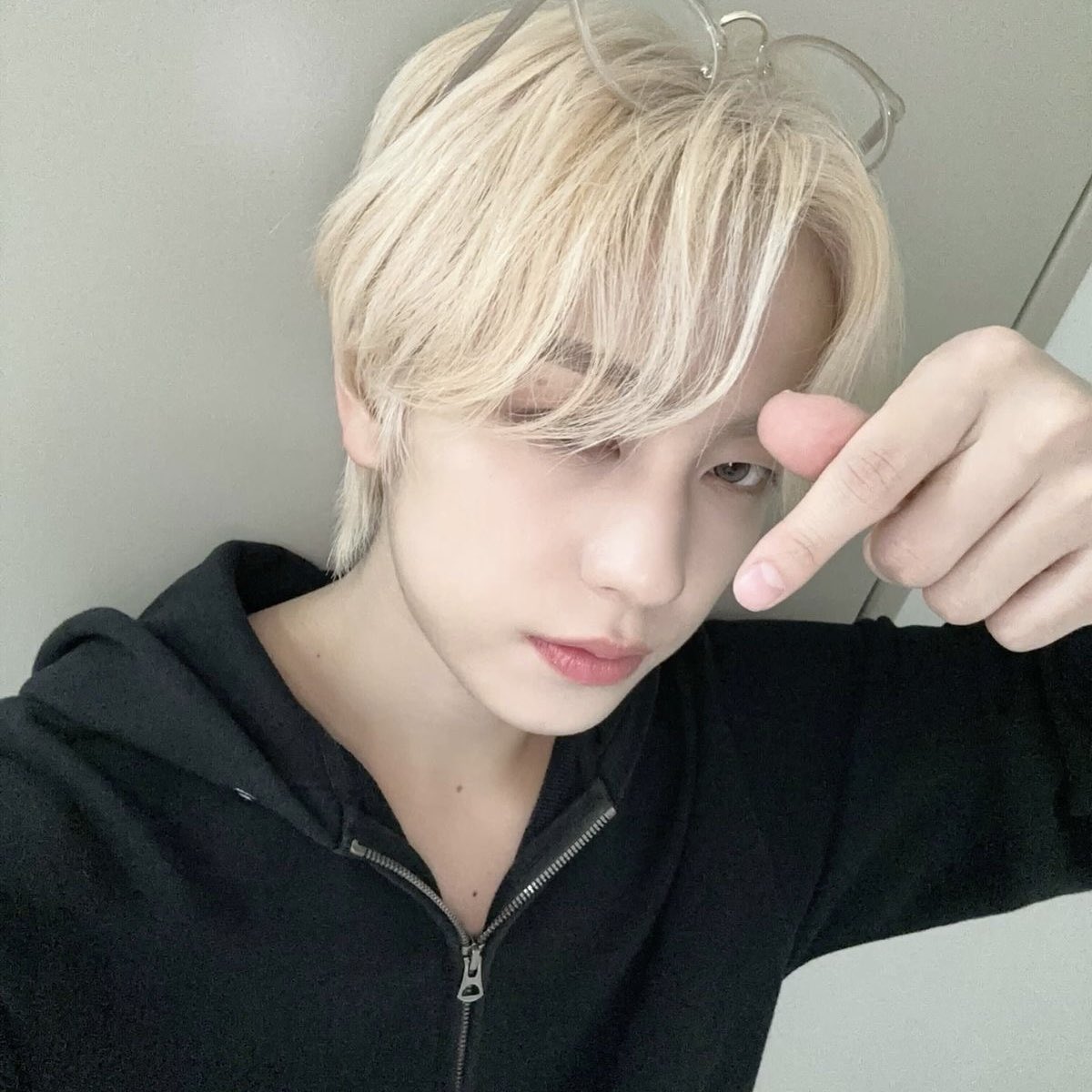 tricezcorteam's tweet photo. this or that? 
(taki white or two colors hair) https://t.co/e84L0DNr7M