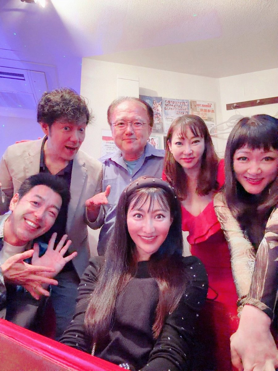 tojotamaki's tweet photo. 川崎貴子さんとゴハンへ💜
江口ナオさんのお店にも連れて行っていただきました。

去年の舞台の景色だった場所で、今日も変わらないあたたかさに会えたことが嬉しい。

そして偶然、倉科遼先生ファミリーとも https://t.co/NhI58gdn1m