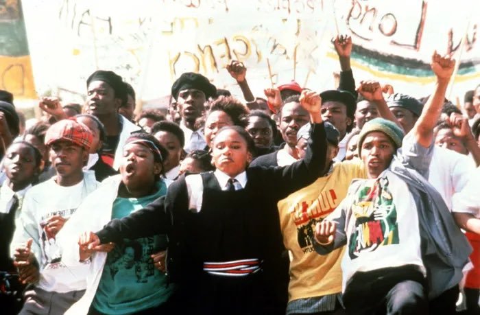 PnpBoys's tweet photo. They live in big mansions heavily guarded and with access to basic needs and they are tell 38% unemployed South Africans to live with those illegal immigrants in thier communities😡.
@CyrilRamaphosa come on chief 🫵 https://t.co/ElgU4xY201