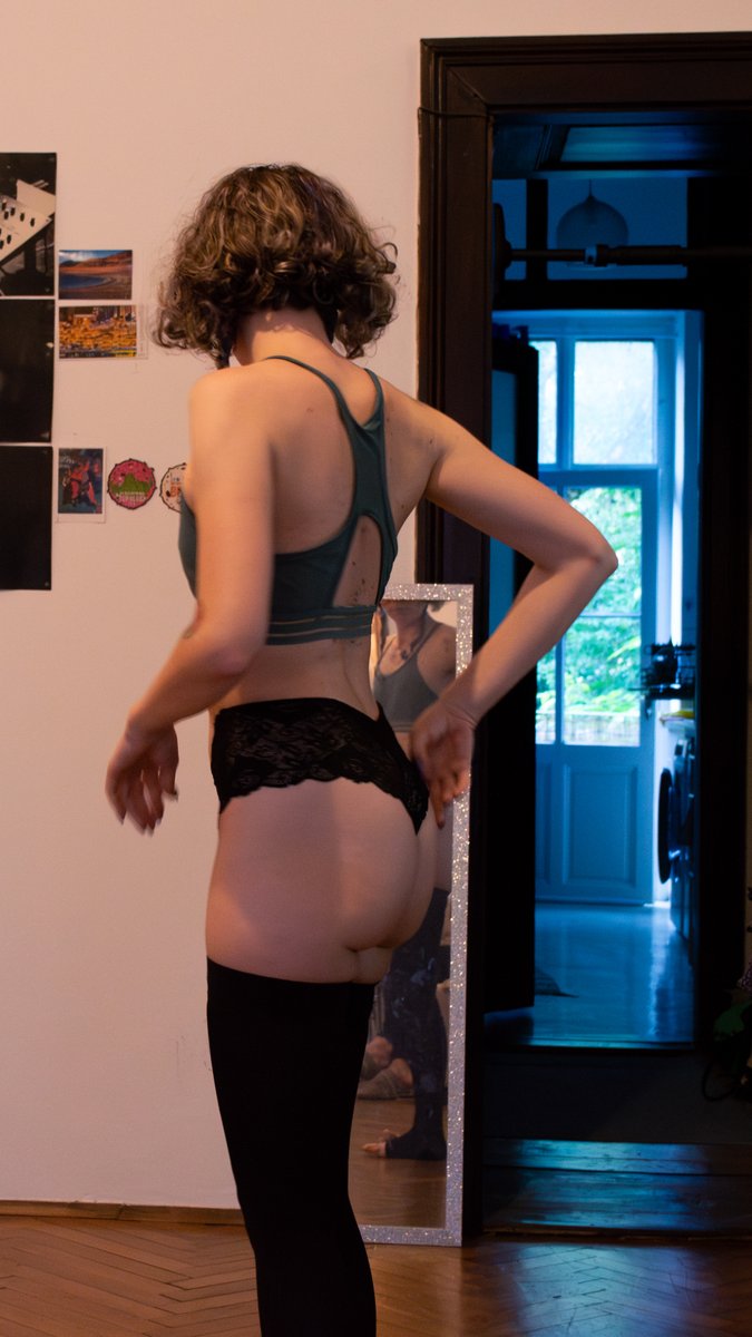 Trixysecret_'s tweet photo. Do you like my new compression socks? https://t.co/QdBNiWC3Ng