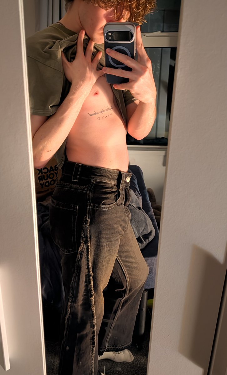 HORSESHQE's tweet photo. new jeans acquired https://t.co/Eu31ZebIVS