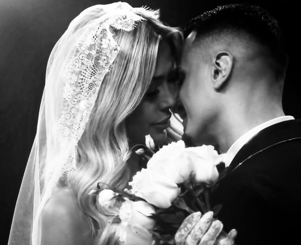 Linda8666768428's tweet photo. Their love is one of a kind. 🤍 https://t.co/5Q3i0iDOLF