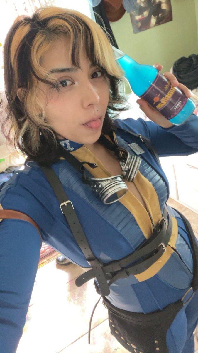 cyb3rneticc's tweet photo. Posting on the spam bc I get less traction here .. I’m too lazy to put on the wig but look what I have ^^.. also if there are any fallout fans I need a weapon . what weapon do I look like I’d have with this whole get up??? Might buy it at the convention I dunno 😵‍💫 https://t.co/IoyXh3eTlQ