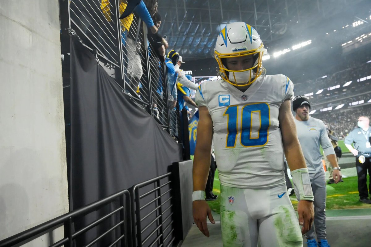 KalshiFB's tweet photo. Justin Herbert through four games:
6 interceptions
10+ sacks taken
Chargers: 0-4
He’s the first Chargers QB to have 6+ INT and take 10+ sacks through four games since Ryan Leaf in 2000.
That’s company you never want to be in. https://t.co/9tlFiK6BS3