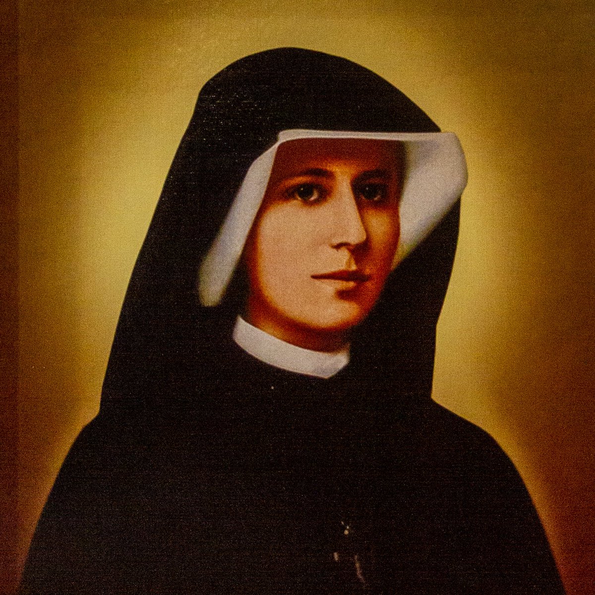 catholiccom's tweet photo. The most important message of the 20th century didn't come from MLK, Einstein, JFK, Gandhi, or any pope.

It came from a simple Polish nun, who heard it from Jesus.

"Today I am sending you with my mercy to the people of the whole world. I do not want to punish aching mankind, but I desire to heal it, pressing it to my Merciful Heart."