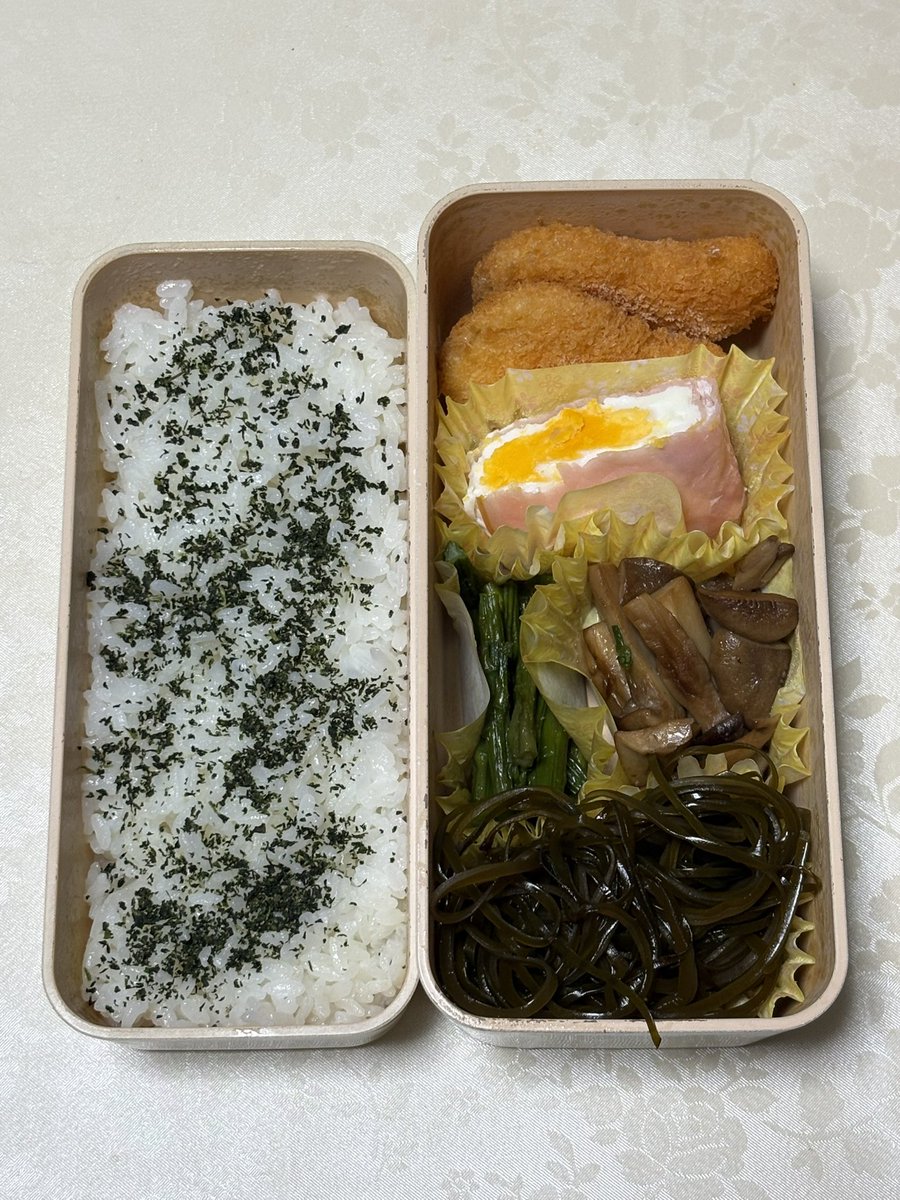 kota_DMER's tweet photo. 今日のお弁当🍱
エビカツ、ハムエッグ、アスパラのナムル、エリンギのバター醤油炒め、玉ねぎ天と昆布の煮物、かおり
#お弁当
#お弁当記録 https://t.co/kPOtbqjXnY