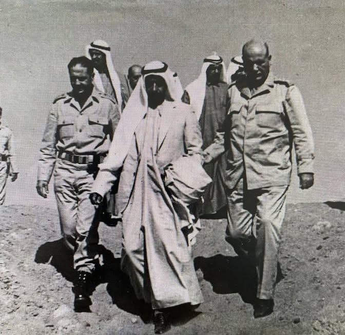 eLPkUkpTz0CbTkc's tweet photo. الشيخ زايد بين المشير أحمد إسماعيل والفريق الشاذلي.
نوفمبر 1973. https://t.co/CvVkkXrOpV