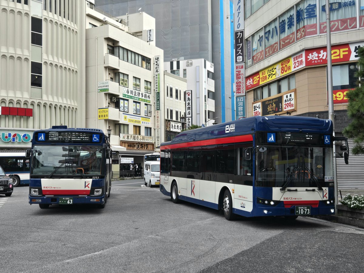 azus1113's tweet photo. ←京成バス千葉ウエスト（市川）2253
市川学園正門前行臨時
京成バス千葉ウエスト（千鳥）1073→
市川学園貸切 https://t.co/HjKuNxrVUN