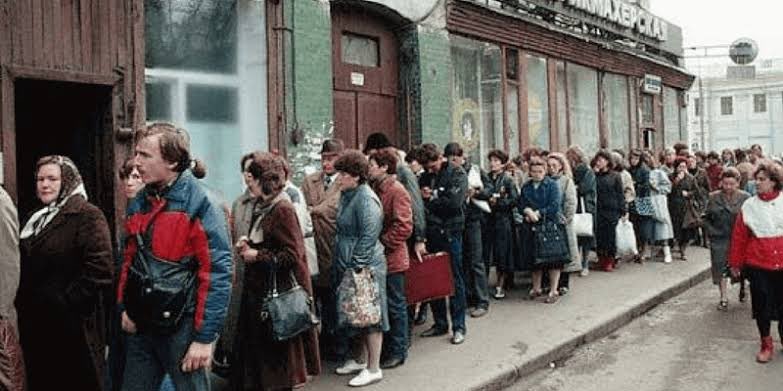 Battysgambit's tweet photo. @TMFScottP 1980’s Russia, queuing for food, it’ll be collective farming next 😳.  Seriously, why not look at the complete supply chain and address the issues?  😮‍💨  Corporates for this already to a degree as they’re profit / outcome driven. https://t.co/qtdPF8I4qz