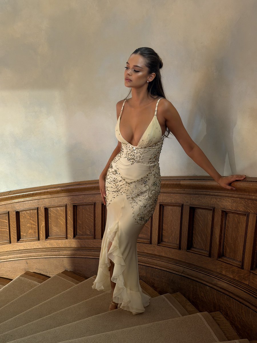 HouseOfCB tweet picture