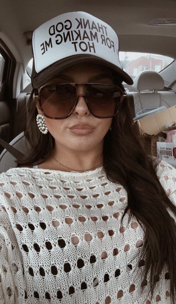 Idkaavf's tweet photo. My sexy ass aunt 🤤 https://t.co/Wu7huBILi2