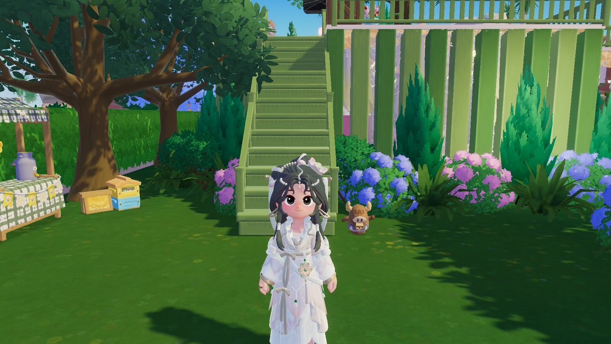 Jun_725_'s tweet photo. どっちの髪型もいいねぇ〜☺️
🏠も庭🪴🌳も服装にあってないw
(中華は作れない…) https://t.co/vzm8IME96b