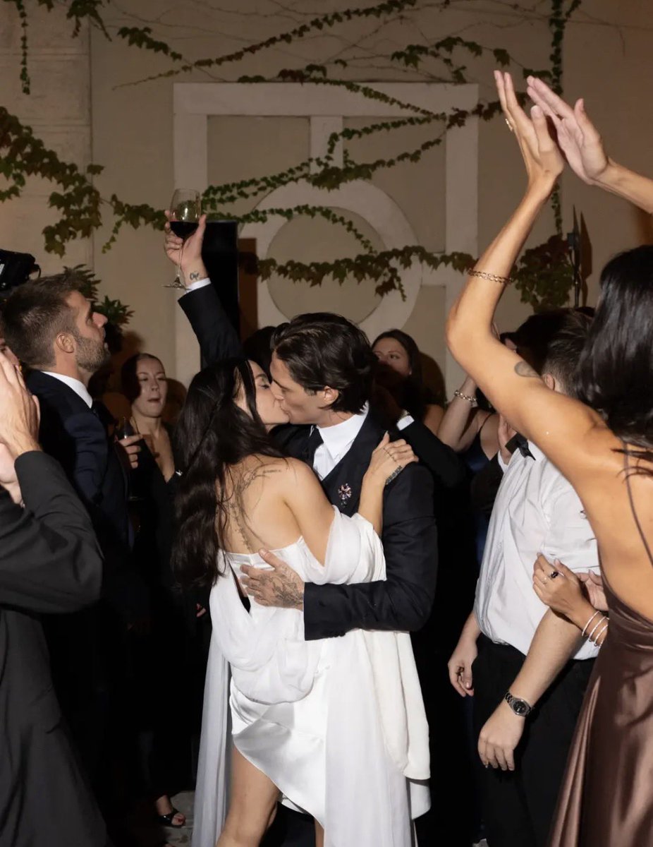 dovecam15's tweet photo. Since no one noticed That Damiano has tattooed Chloe (Dove’s real name)on his arm  so he posted a photo rising his hand to show it to y’all 
(Zoom to see) https://t.co/DaQmXozKQF