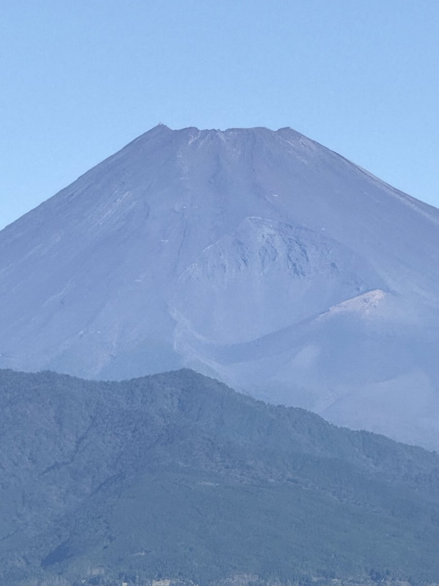 fuji3776m's tweet photo. イマフジです。晴天の朝です。早く冠雪が欲しいですね😊

iPhoneにて撮影 https://t.co/xdcU7S8cNH