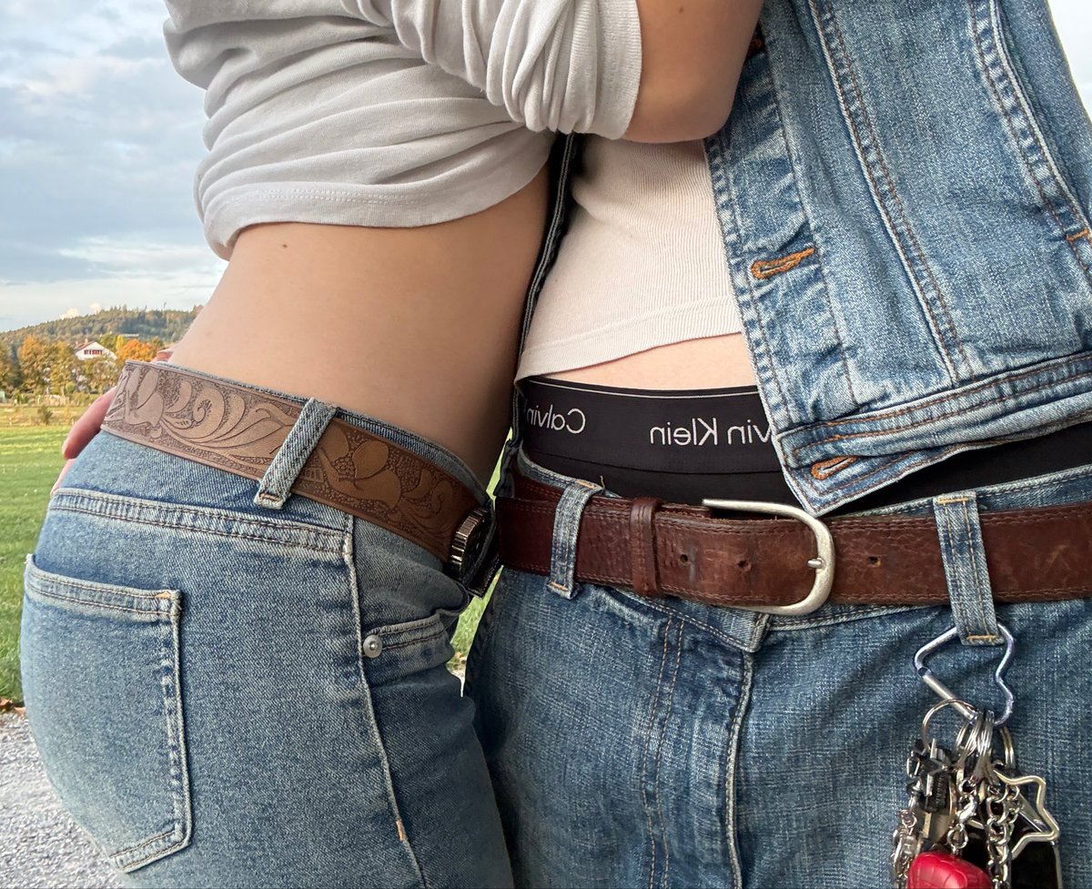 dykecuntry's tweet photo. love when she grabs me #butchfemme https://t.co/qqsFamvDKE