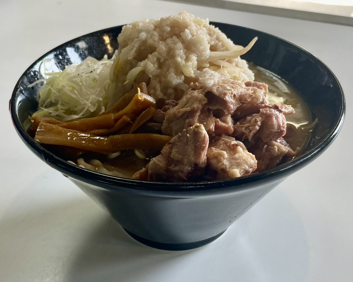 RAMEN_GOYA's tweet photo. 🍜 10/6（火）本日も豪屋営業します！

とろ肉らーめんをはじめ、油そば・中華そば・つけ麺をご用意😊

🎓平日限定！
学割セット600円＆学生さん大盛り無料✨

🕒 11:30〜20:00
🅿️専用駐車場有り

お昼ごはんや学校帰りにぜひ！
本日もご来店お待ちしております🙌

#豪屋 #仙台ラーメン #学割 https://t.co/W4HE6W7vgA