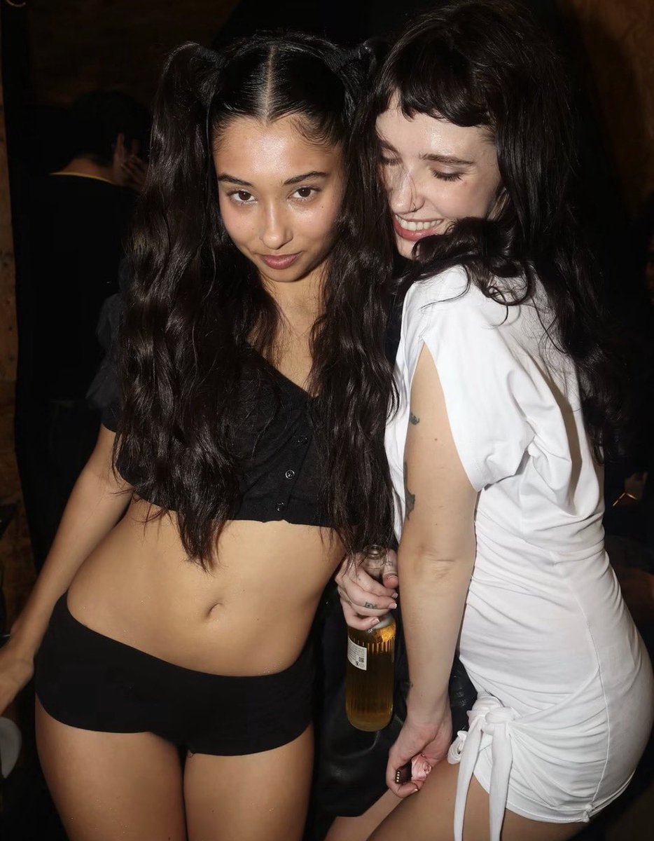 claiOcean's tweet photo. Clairo with Bb trickz last night at the Silencio party hosted by Bb trickz!! 🪩 https://t.co/sZEPqcBN1t