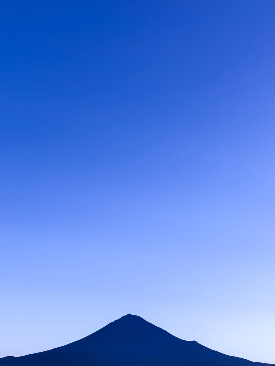 mt3776fujisan's tweet photo. ケサソラ富士山🗻秋晴れですね✨
10/6 2026  #富士山 https://t.co/8BvlEP0kri