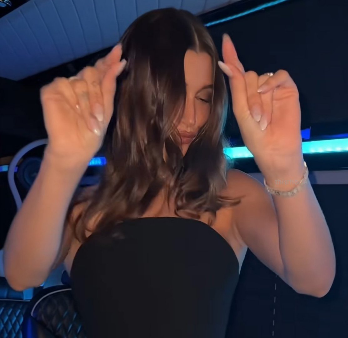 thisrhode's tweet photo. HI HAILEY https://t.co/1ACkpZjxNh