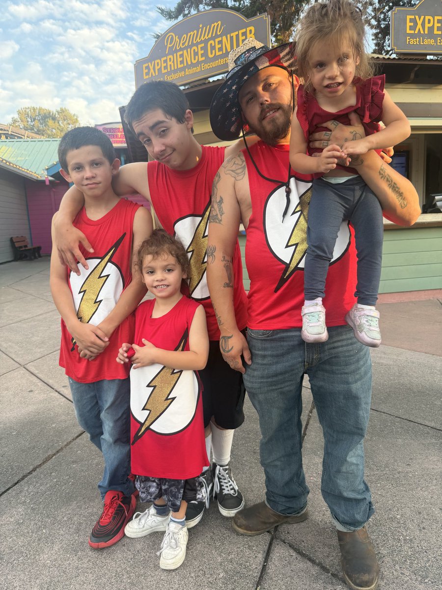M3RM8iiD's tweet photo. Six Flags: survived. 😂🎢❤️
Rides, giraffes, matching Flash shirts, Oktoberfest &amp; enough family chaos to last us until the next adventure. ⚡️
Wouldn’t trade this crew for anything. 🥹❤️ https://t.co/EbMUoJBT3D
