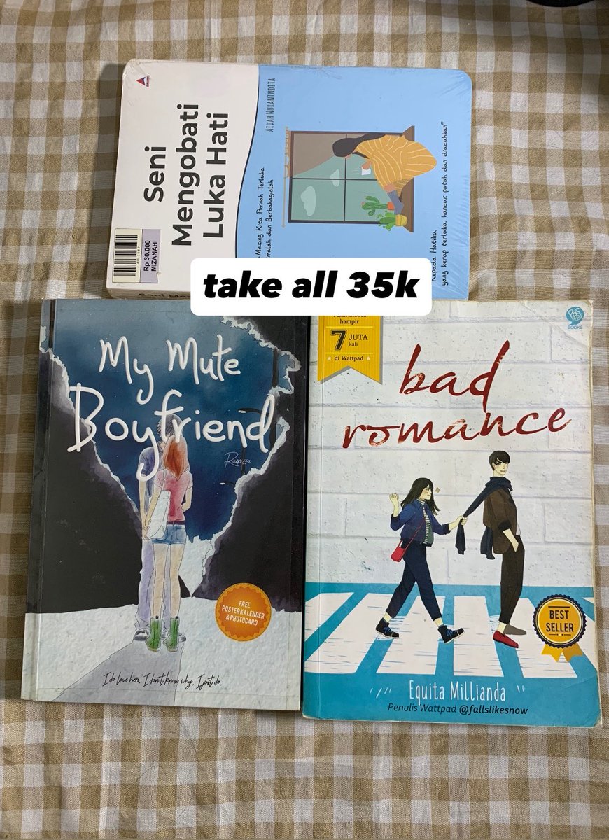 hypercevaldunn's tweet photo. WTS preloved buku novel wattpad 📚

harga sudah bundle yaa. tiap bundle nanti dapet free buku kkpk/pink berry 🥳

all 35k 🙀 

chat dulu yeah buat liat condi biar kita sama2 enak dan deal 😆

only oyen 🍊dan wajib splitpay 🙏🏻 (30k tf, 5k oren + admin). Biaya admin only 2,5k 🥰 https://t.co/agE9KF4mMU