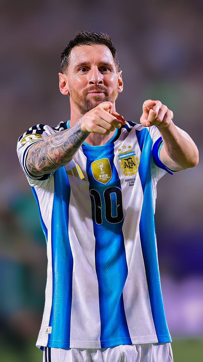 BlueSmith24's tweet photo. Family please you guys should help me out,,, 

I don't know how I will tell my wife that I love this man more than her 😭😭
.. please I need reply on how to tell her

Ngt Fam https://t.co/6e3qboISts