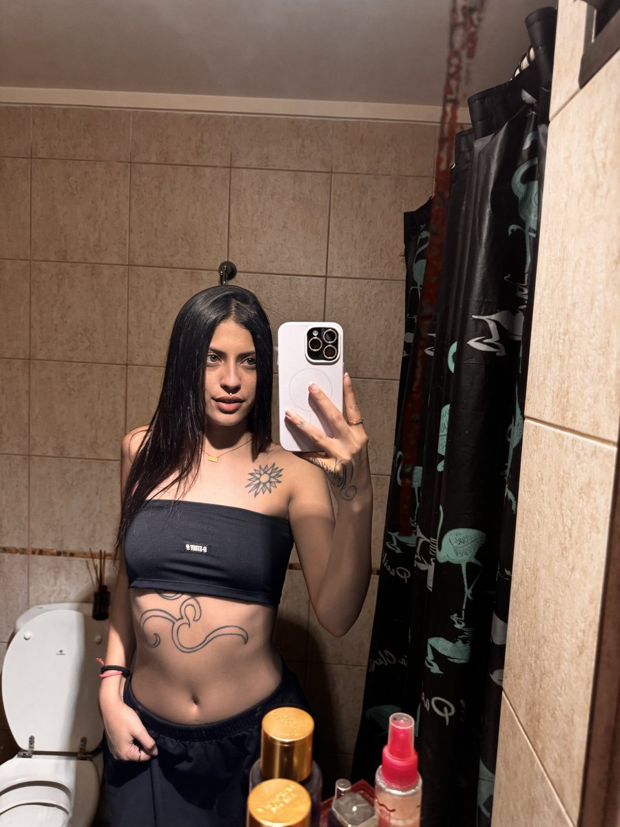 valeentinayaeel's tweet photo. otro dia de produ😈 https://t.co/3pdM66pxIK