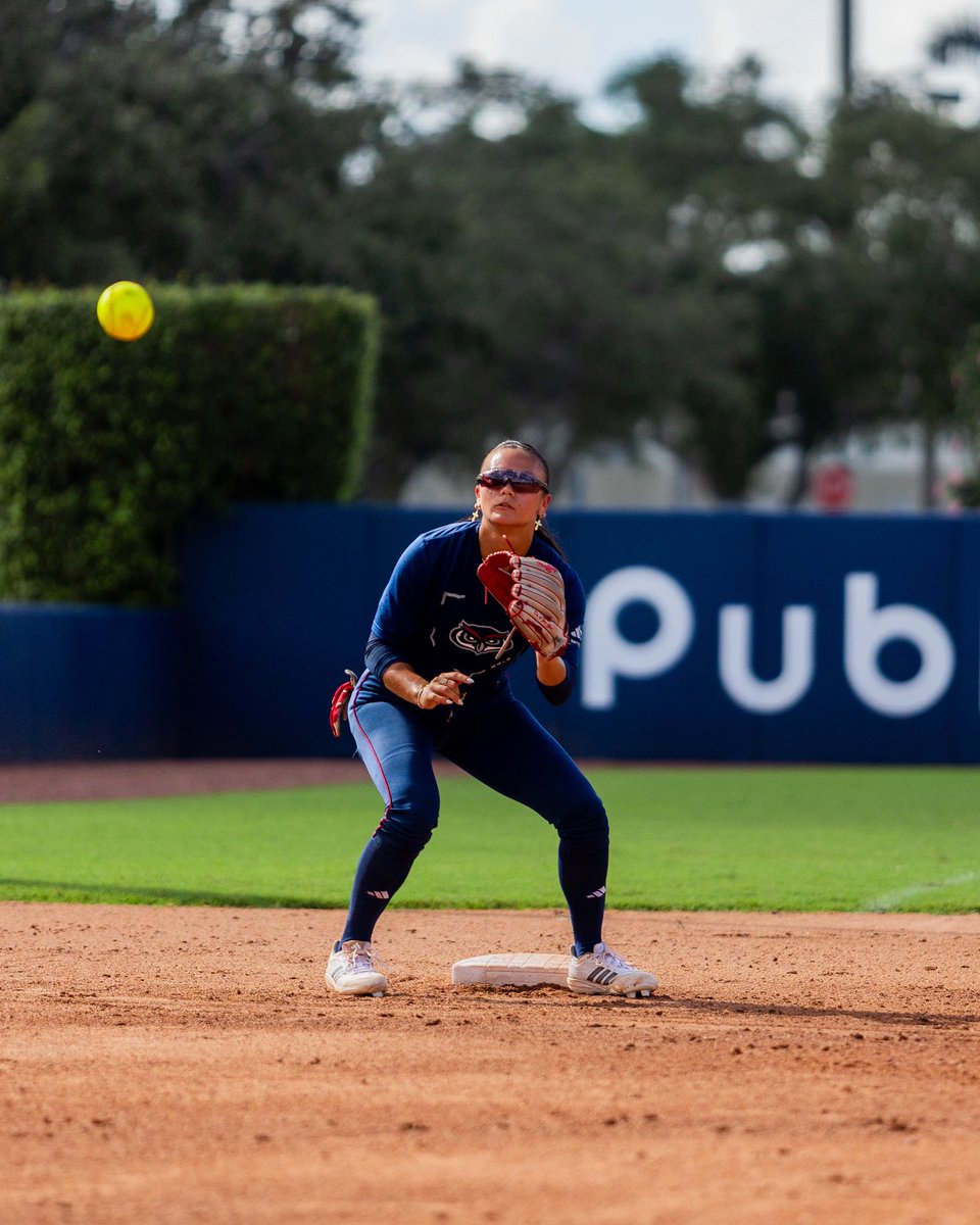 FAUSoftball's tweet photo. The work week begins 😤💪

#WIP🏝️ https://t.co/0YXpUhTIak