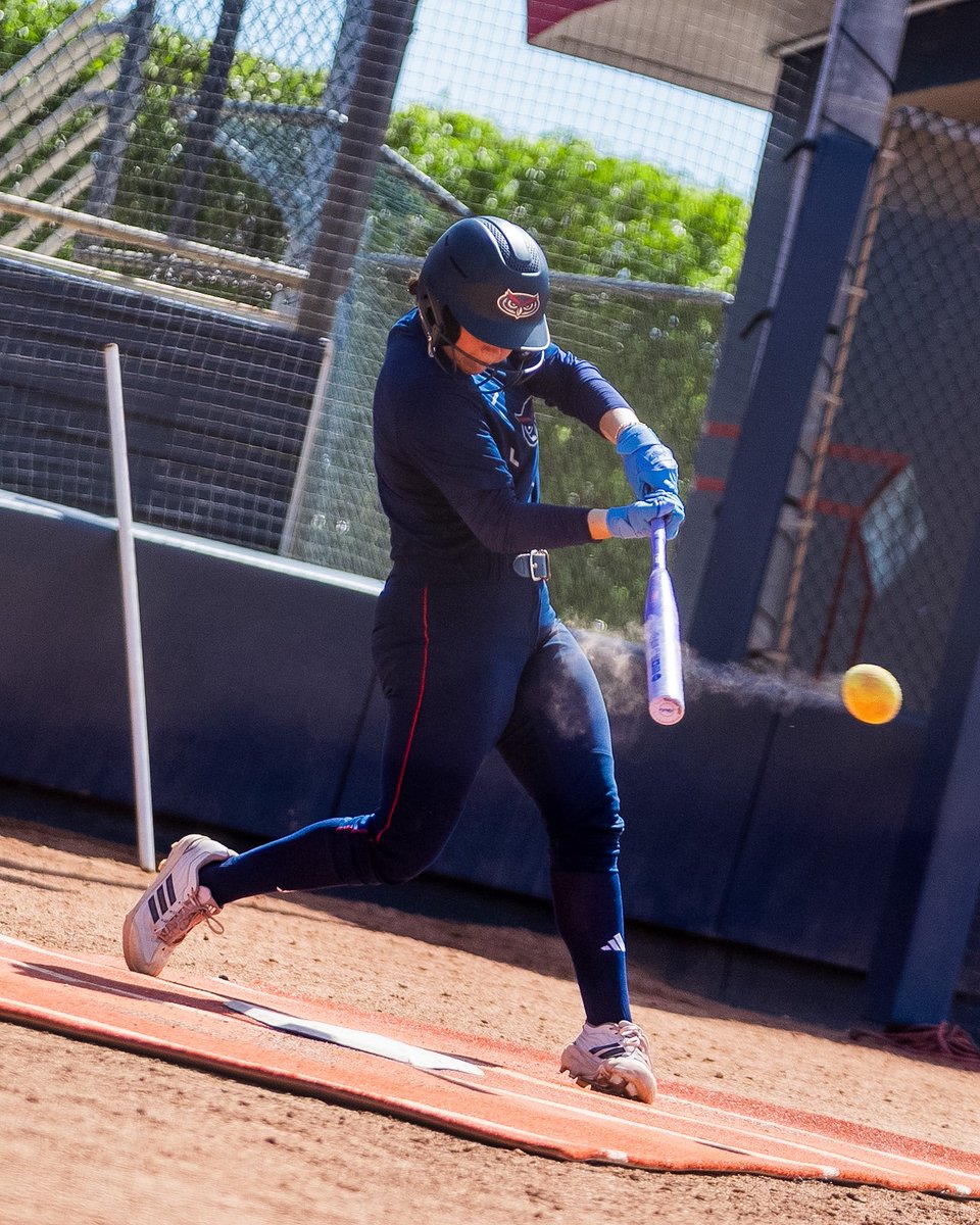 FAUSoftball's tweet photo. The work week begins 😤💪

#WIP🏝️ https://t.co/0YXpUhTIak
