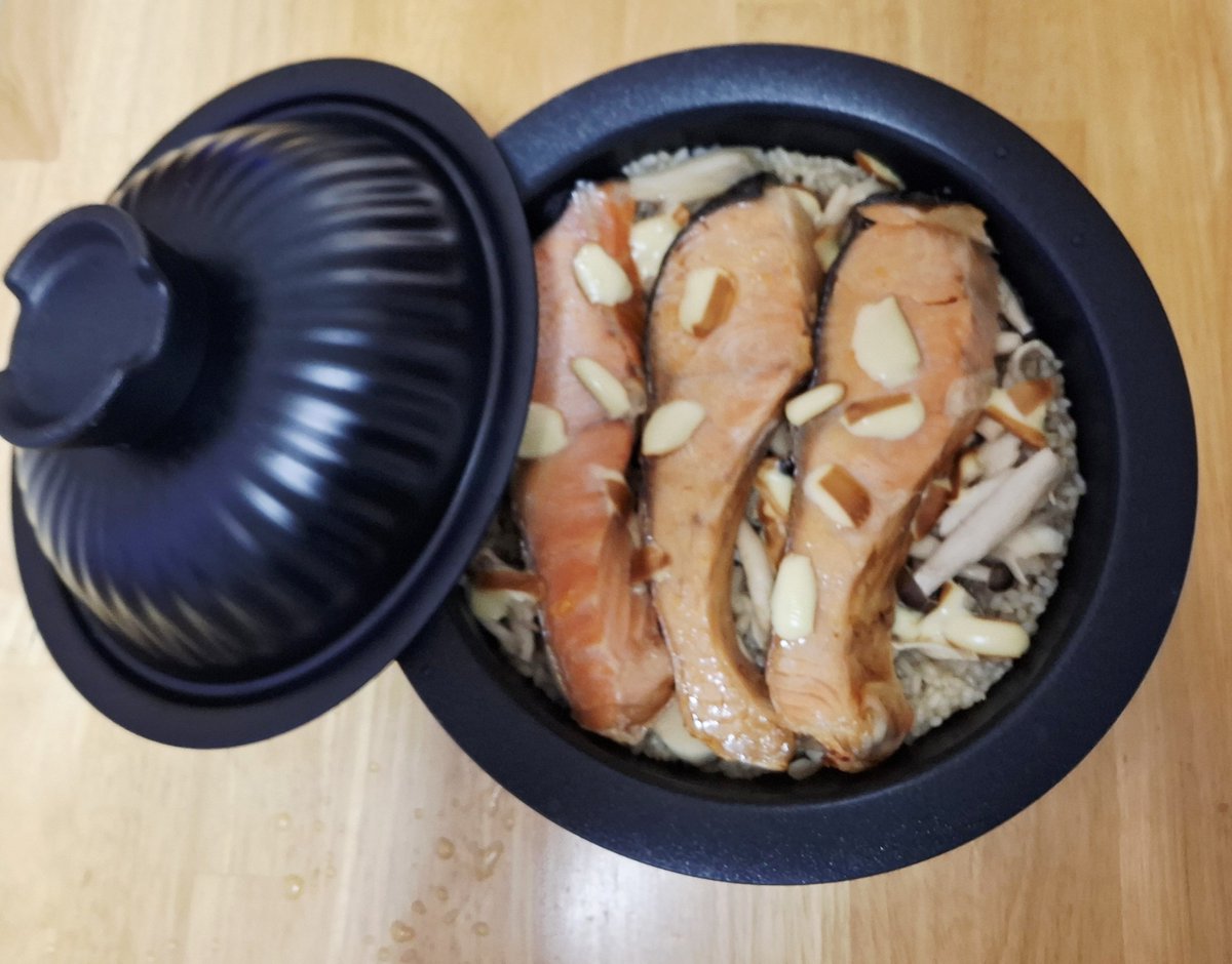 misuzu628496's tweet photo. 石山咲良ちゃんがぺこもぐキッチンで作ってた鮭ときのこの炊き込みご飯作った！すごく美味しい！

#さかなの日
#juicejuice https://t.co/ZUhLgFZ7bc