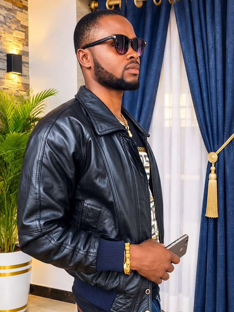 RabbelogieT's tweet photo. Remember year 2018,j’étais à 2ans de carrière dans le showbiz👌🏽👌🏽👌🏽 https://t.co/dSKAs1nM4N