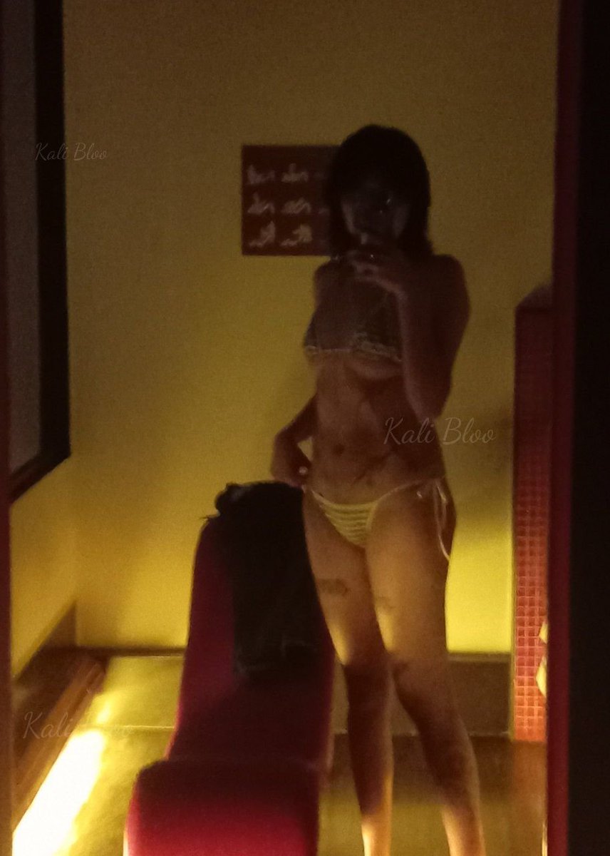 LilKaliBloo's tweet photo. Lindo inicio de semana🔥💙
¿Cómo va tu día, bebé?👀🔥💙
Desde que me tatue el abdomen me siento más hot🔥🔥🔥 https://t.co/3Df2lkvtYc