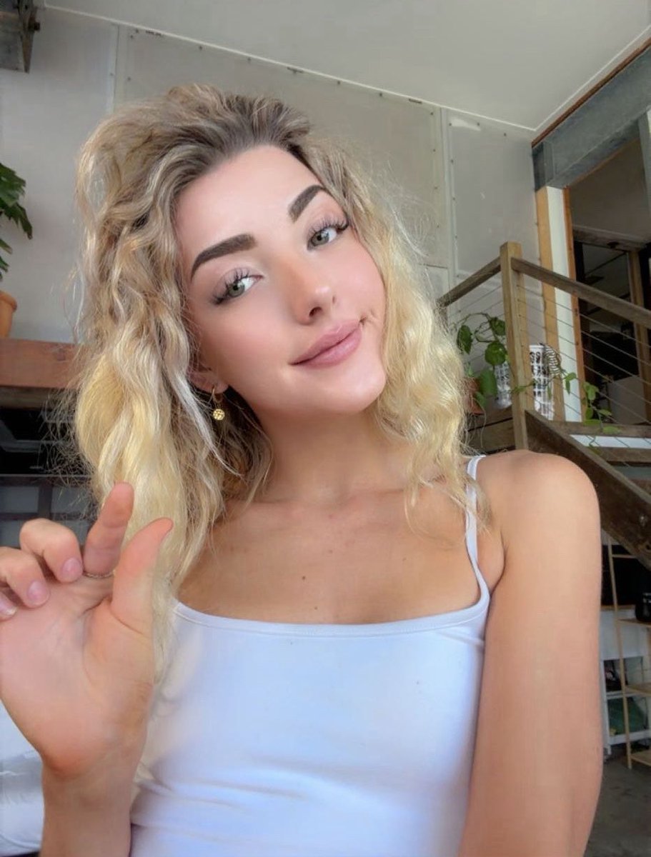 PrincessValerie's tweet photo. I want to teach some losers how to rub their tiny cocks for me and edge them for hours while I drain their bank accounts 🍆 💸 https://t.co/rhkKYLM5B9