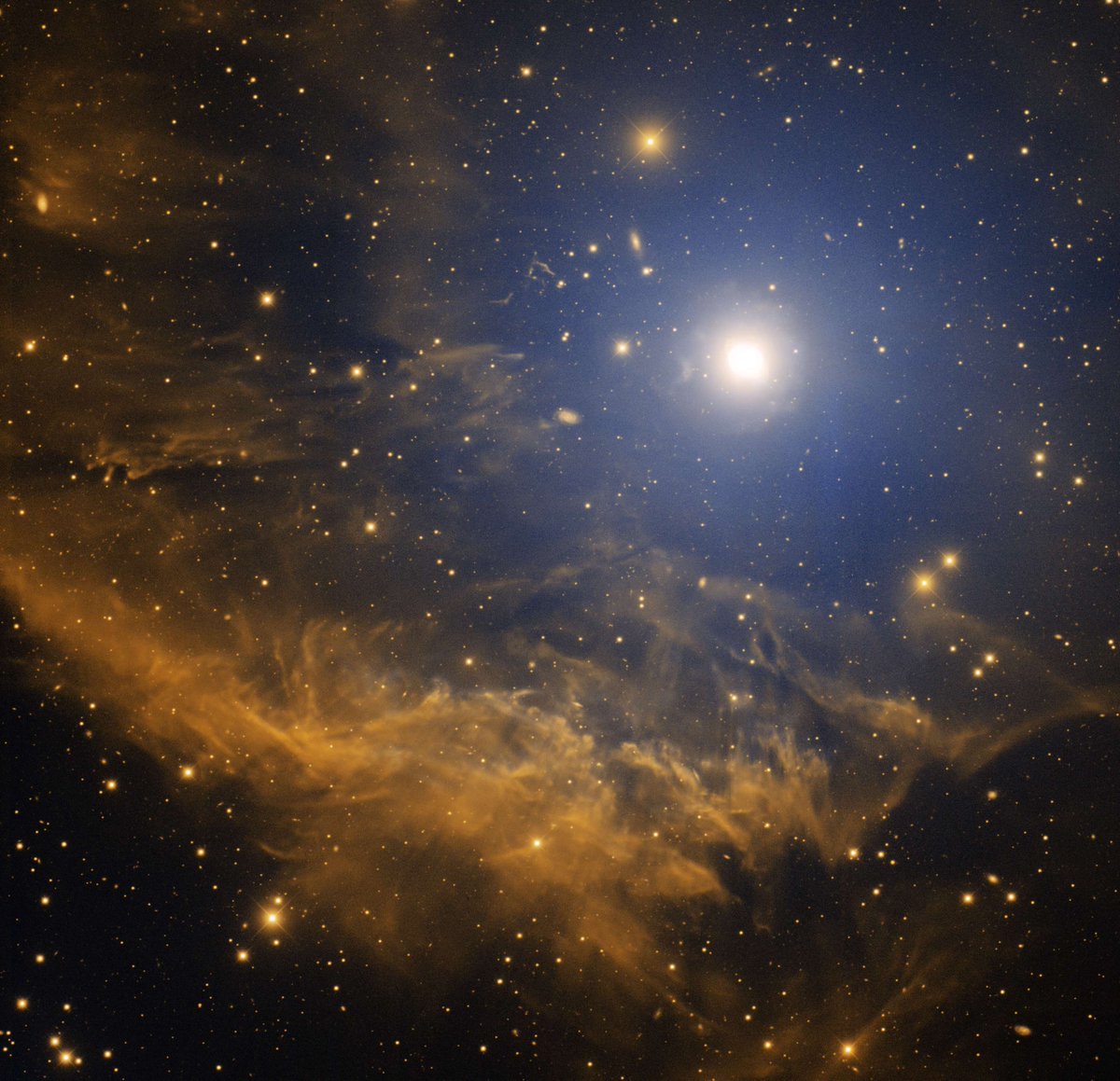 NOIRLabAstroES's tweet photo. La temporada de Halloween ya llegó. 👻✨

Conoce al Fantasma de Júpiter, el apodo de la nebulosa planetaria NGC 3242. 

📷 T.A. Rector/University of Alaska Anchorage, H. Schweiker/WIYN and L. Frattare and Z. Levay/STScI/AURA/NASA https://t.co/QLph8DtNEj