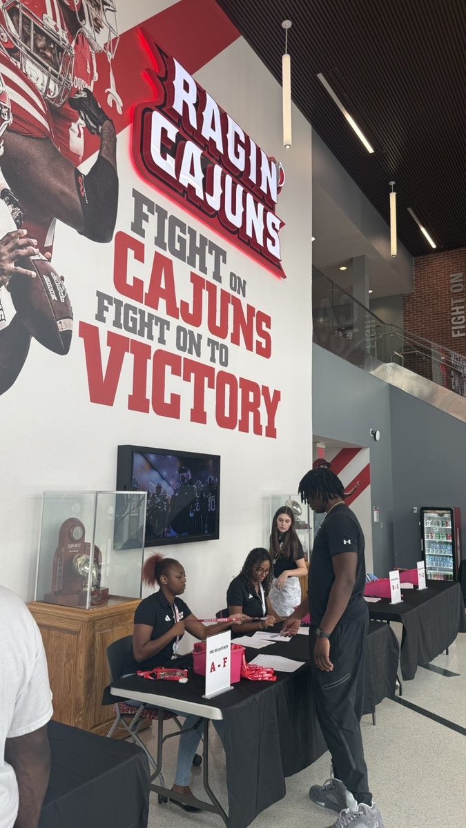 Myleswebber2028's tweet photo. Thank you to @CoreyThomas337 for having me out this weekend! Great game, great atmosphere, and great win. I really enjoyed my experience, the love was definitely felt! 
GEAUX CAJUNS🌶️⚜️@Coach_Sell_TX @CoachA_Moe @JHSWarriors_FB @CoachMGiuliani @RaginCajunsFB https://t.co/lObxw0SKrp