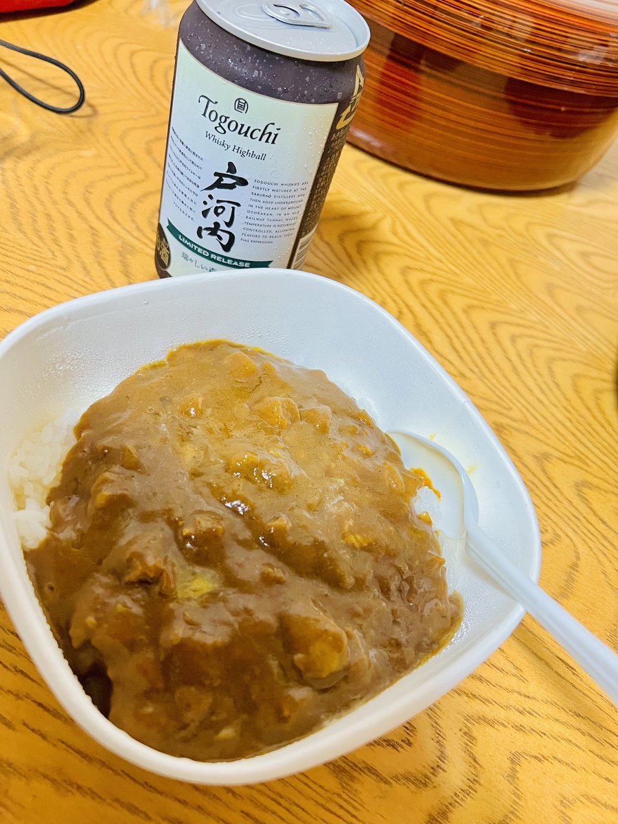 arkroyal18's tweet photo. 朝ごはん(0食目)は呉海自カレーシリーズ番外編
てんりゅうの牛すじ入りカレー！

呉では黙って朝カレー。牛肉とバターの甘みがいい味出してます。これはレギュラー化して欲しいやつ！ https://t.co/jYwGknPL0d