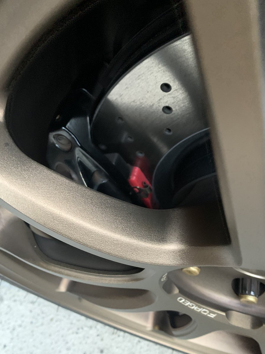 subaru_hanter's tweet photo. この間の年次点検で、ブレーキパッドが残り1.5㍉だったので…
フロントの、パッドとローターを交換しました🛞✨
前回同様に、STIのドリルドローター&amp;STIのパッド（ストリート用）をお代わりしました
今回はブレーキの鳴きも無くて、乗り出しから効い��くれて快適です
代車はレイバックでした https://t.co/iHTR3VQ4hW