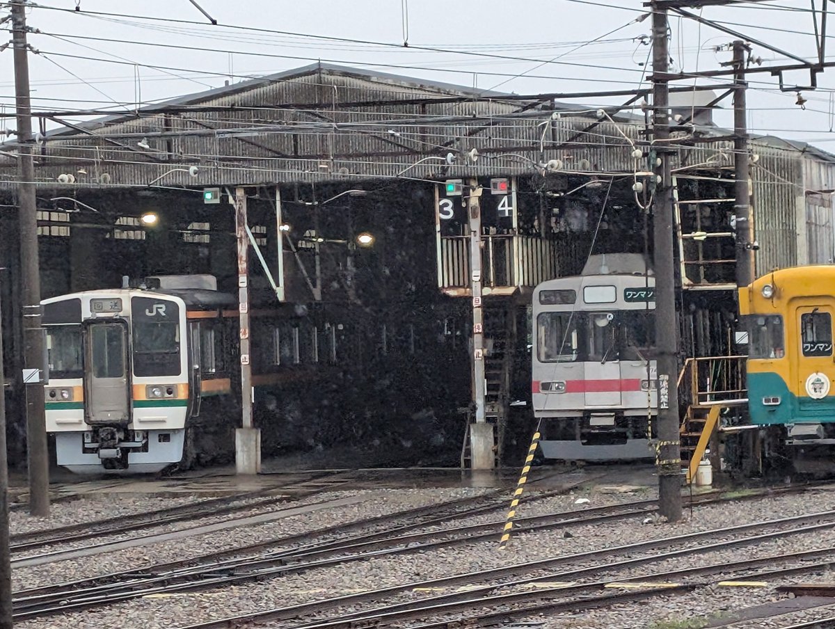 dmr01xavhH63539's tweet photo. ＃地鉄へようこそ
213系　ついに富山へ https://t.co/VD288aUNqH