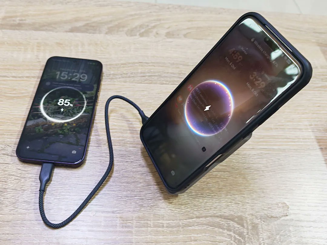 ReviewerCritic's tweet photo. I tested the Anker MagGo 2 Pro in real UAE conditions, including 38Β°C outdoor heat.
10,000mAh β‘45W USB-C
Qi2.2 magnetic charging
SnapCool cooling
Smart display
π
CriticReviewer Smart Travel Choice 2026
Full review
https://t.co/kaG928tgl4
#Anker #MagGo2Pro #Qi2 #UAE #TechReview https://t.co/POwcpY5Vw7