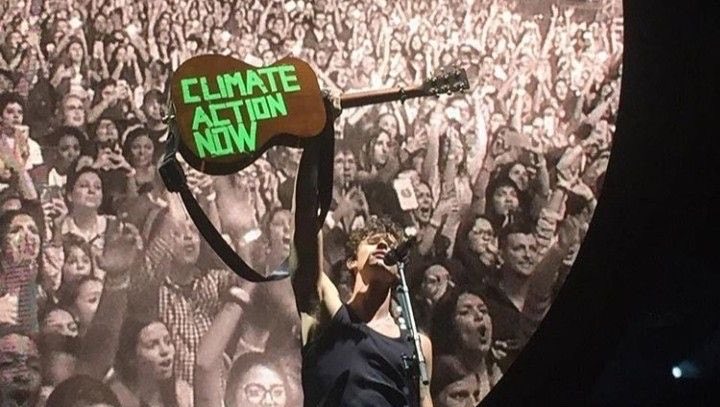 wonzdvr's tweet photo. espero que uns fãs tenham noção de que esse é o ídolo de vocês, que segue firmemente, nos principais que ele sempre defendeu e incluindo sobre ninguém tirar nossa juventude e naquilo que acreditamos em ser o certo, votem com consciência. https://t.co/aG3M7aLyyr