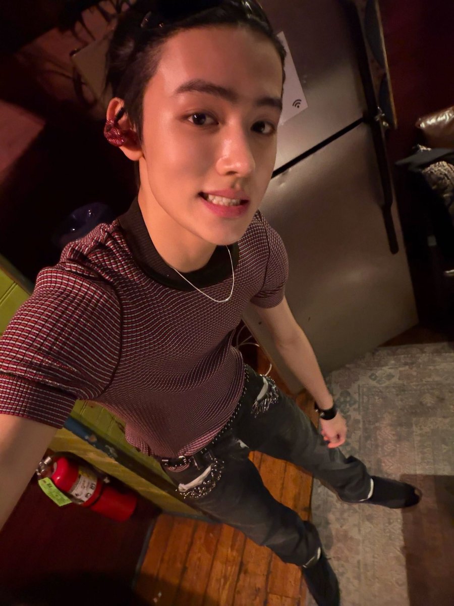 sseonghyeonz's tweet photo. Even now, I can still picture the crowd in front of us. It feels funny how quickly the show can pass when you are having that much fun, but I am glad I got to experience it with all of you. These are the kinds of days that make me excited to see what comes next. https://t.co/jVj24RzURm